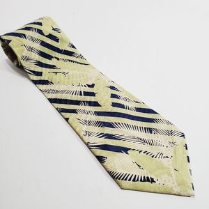 Tommy Bahama Green Hawaiian Floral Pattern Men's Silk Neck Tie 56x4"